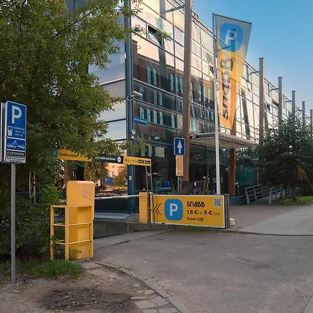 Harbor Walk & Historic Flat *